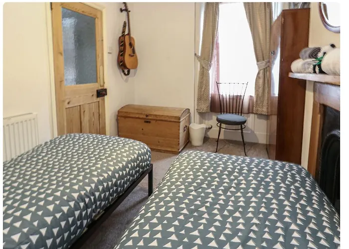 Seaview Cottage With Oodles Of Charm Sleeps 4