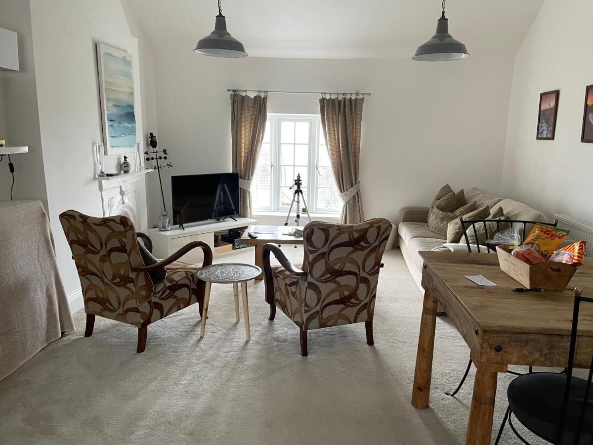 Seaview With Oodles Of Charm Sleeps 4