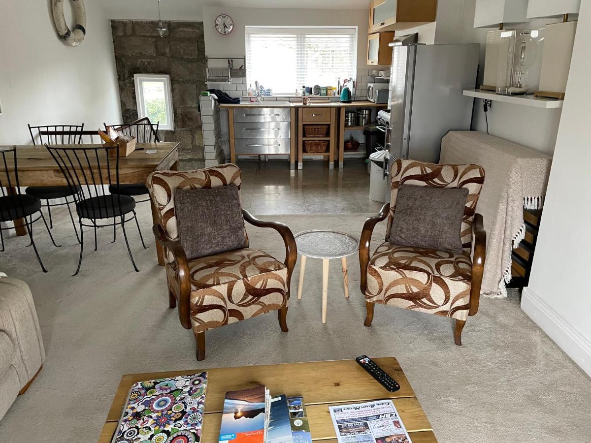 Seaview With Oodles Of Charm Sleeps 4