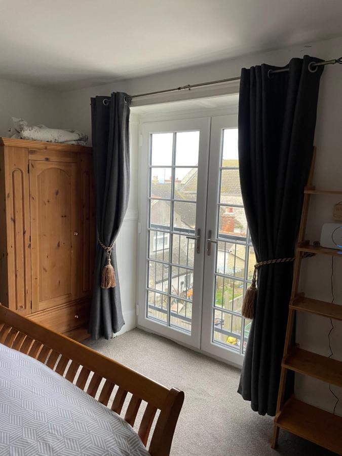 Seaview With Oodles Of Charm Sleeps 4 *